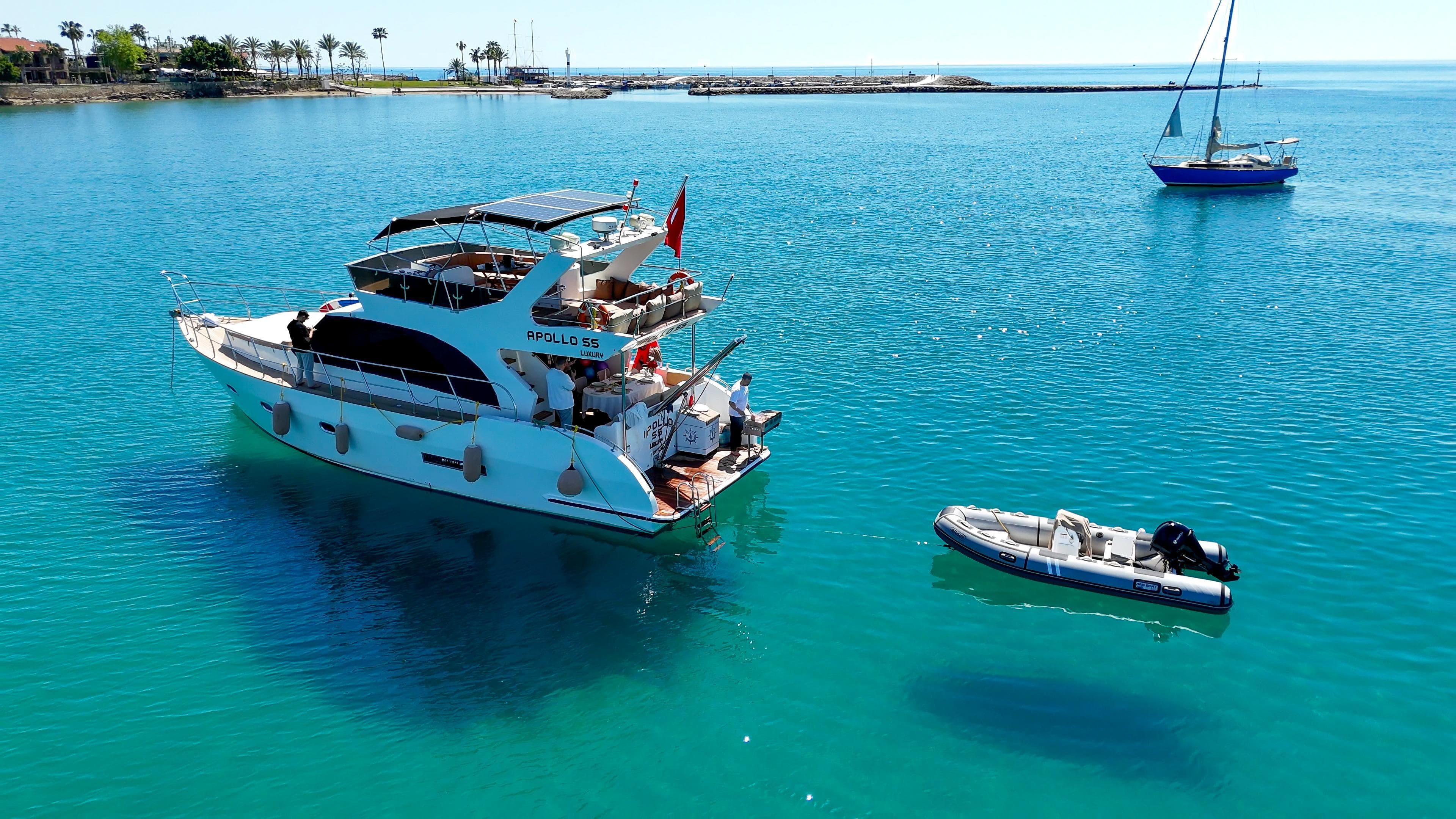 Side Yacht Charter Gallery - Apollo SS