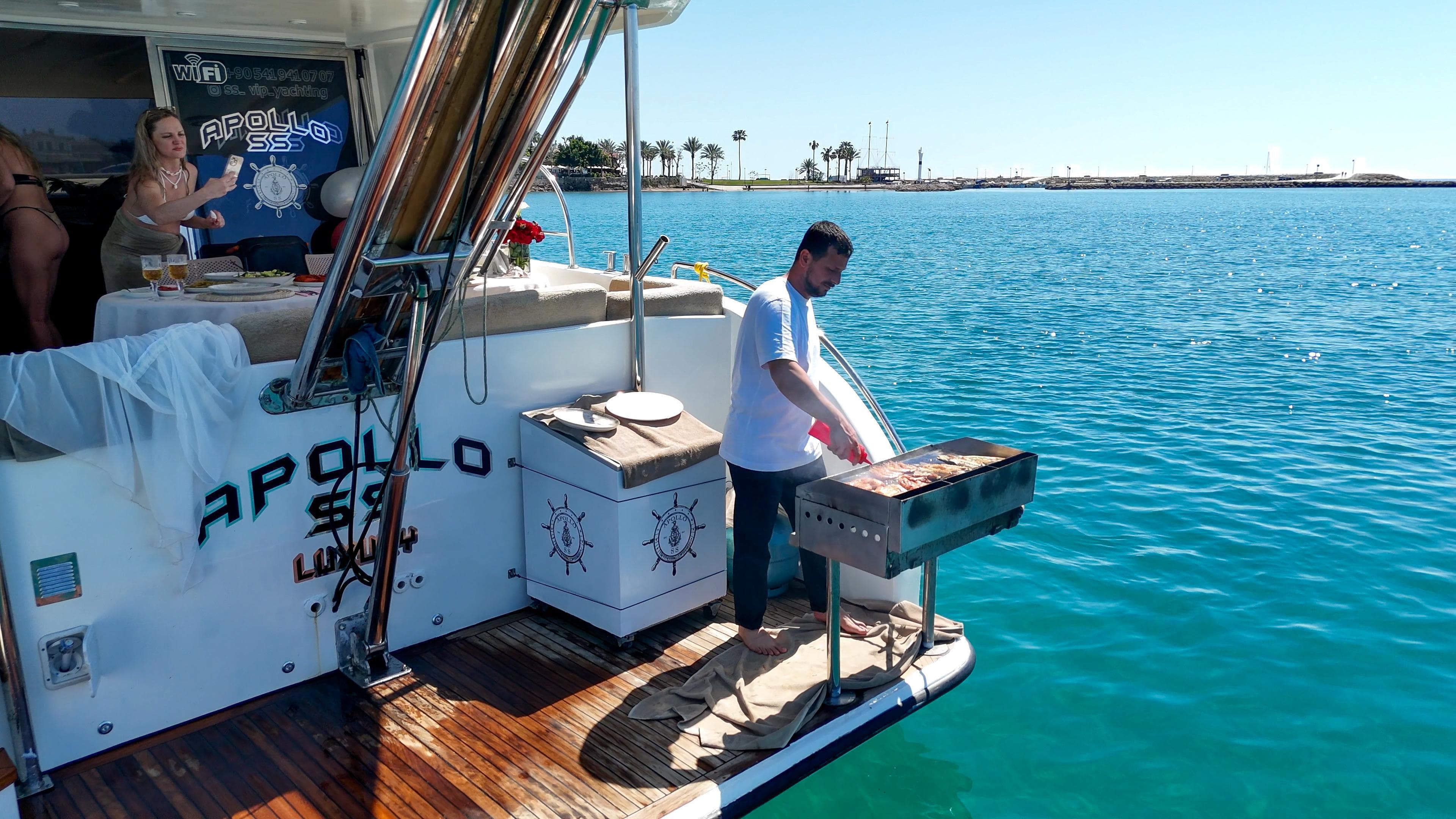 Side Yacht Charter Gallery - Apollo SS