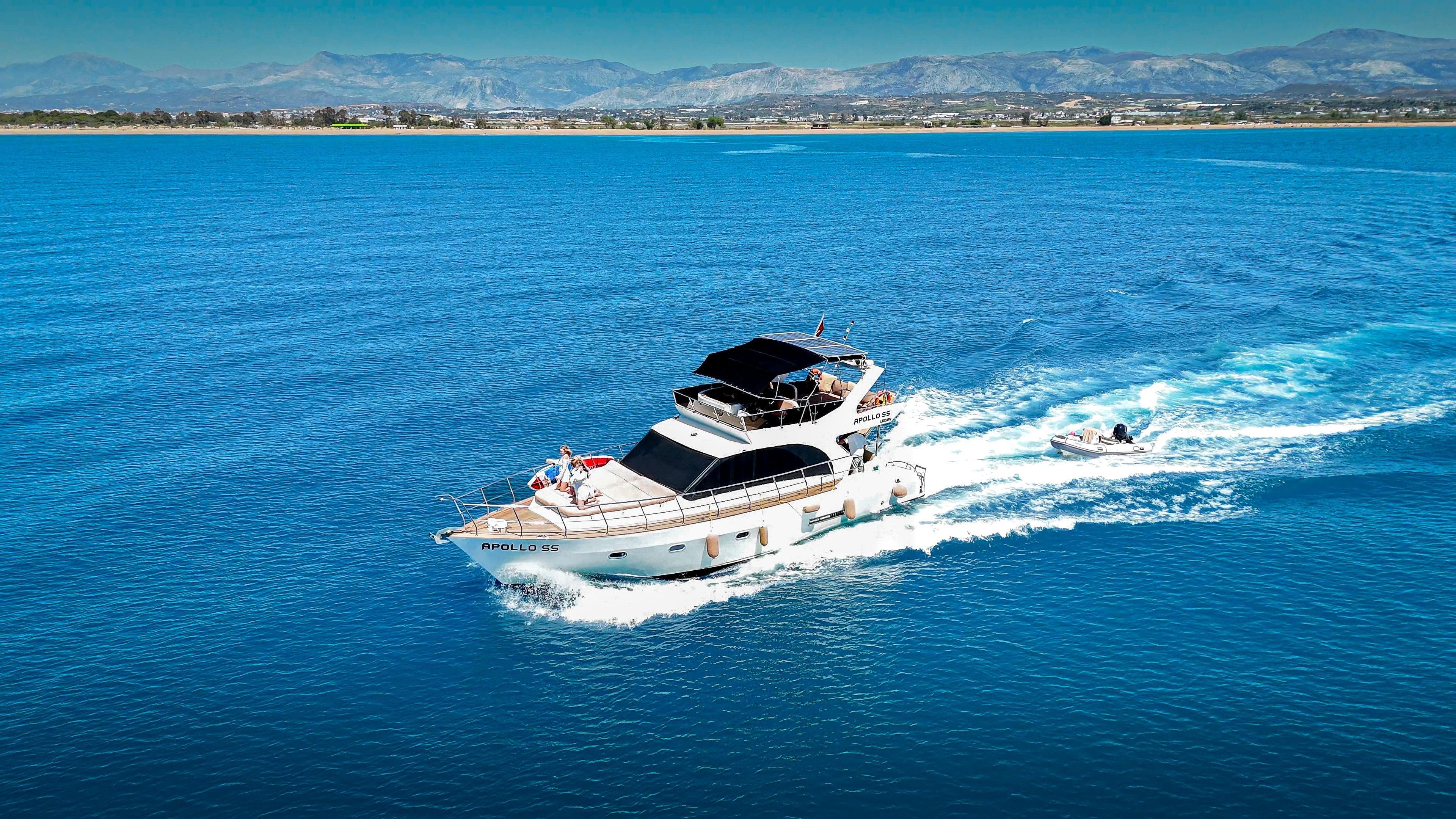 Side Yacht Charter Gallery - Apollo SS