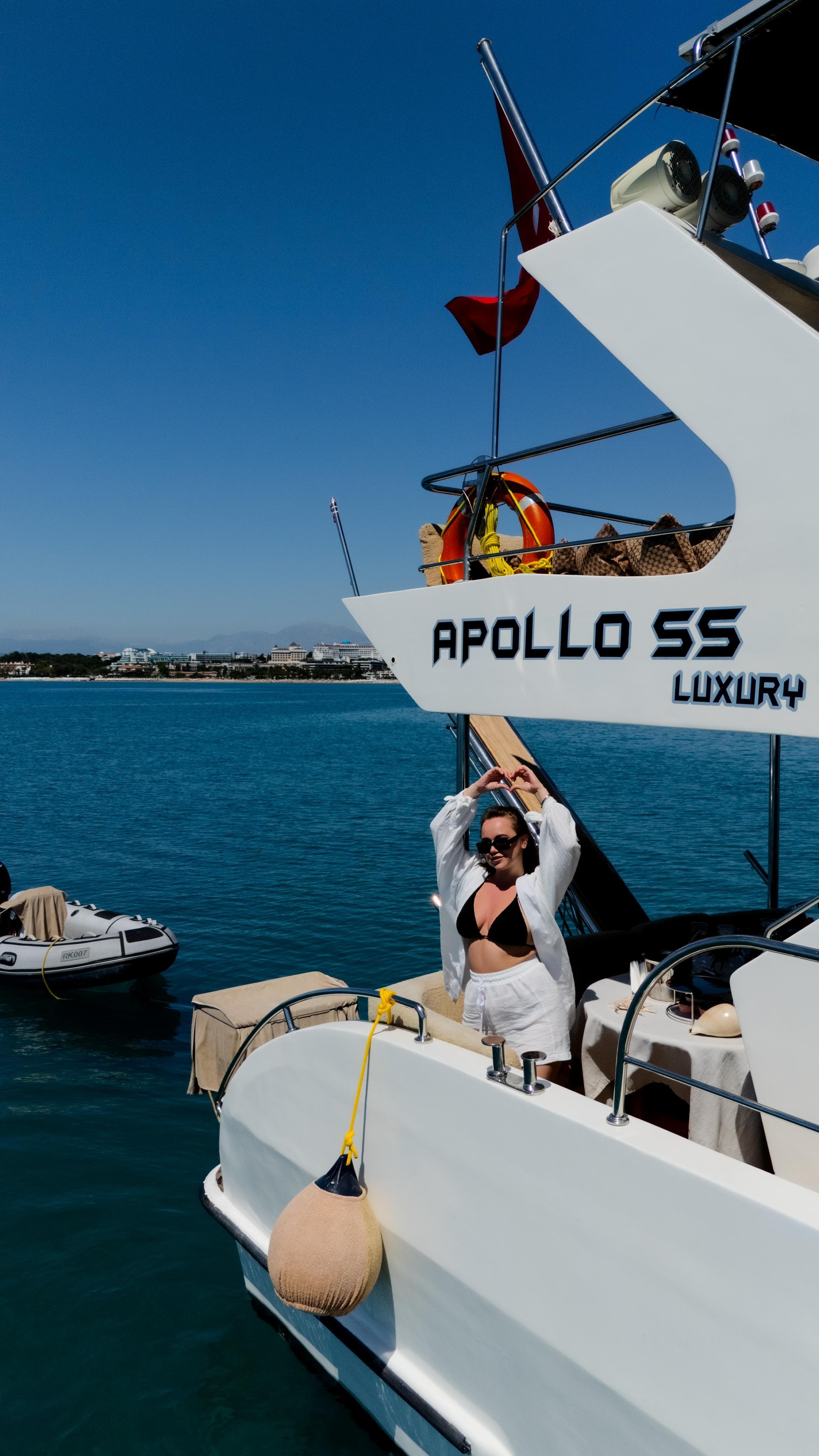 Side Yacht Charter Gallery - Apollo SS