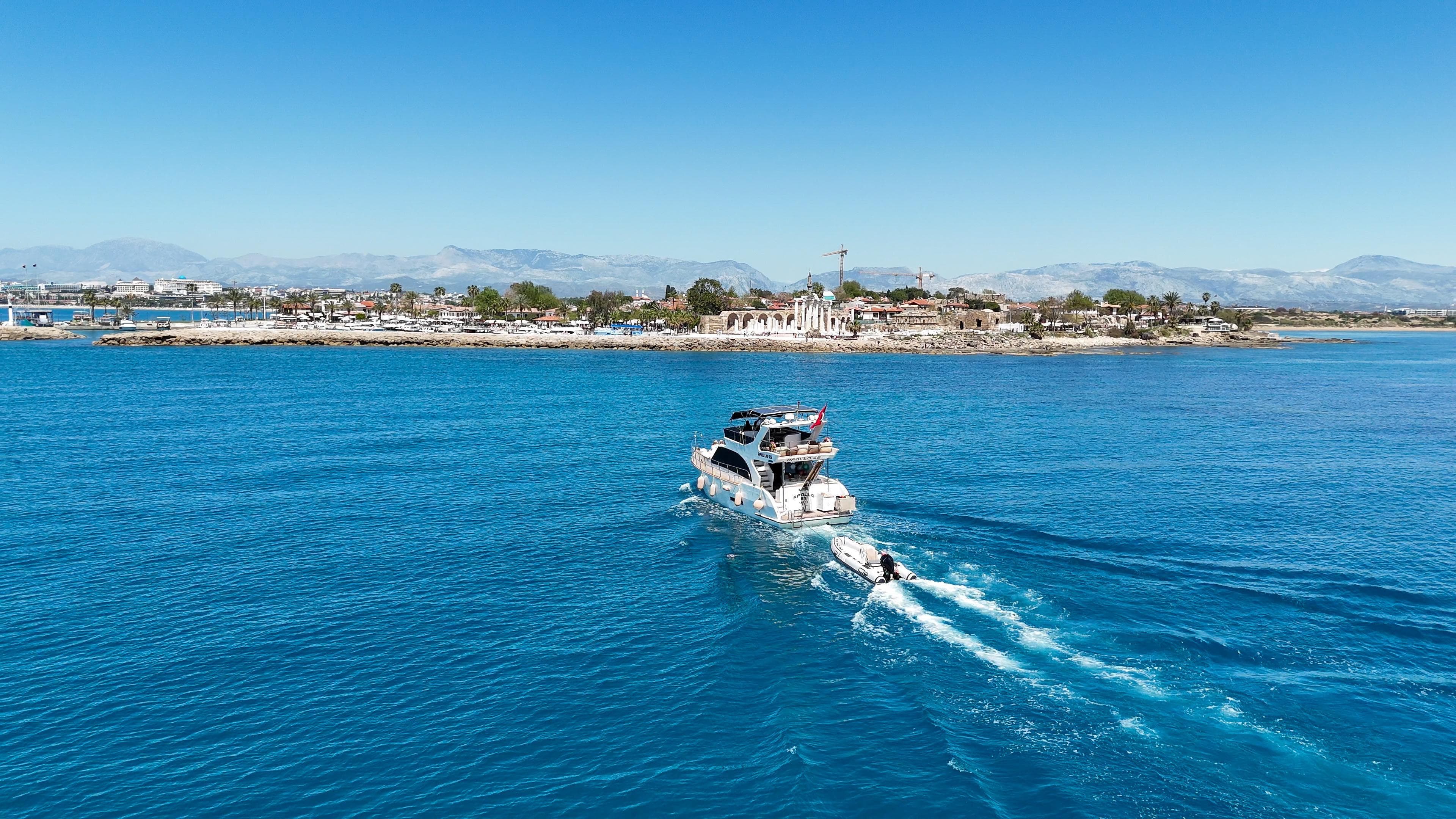 Side Yacht Charter Gallery - Apollo SS
