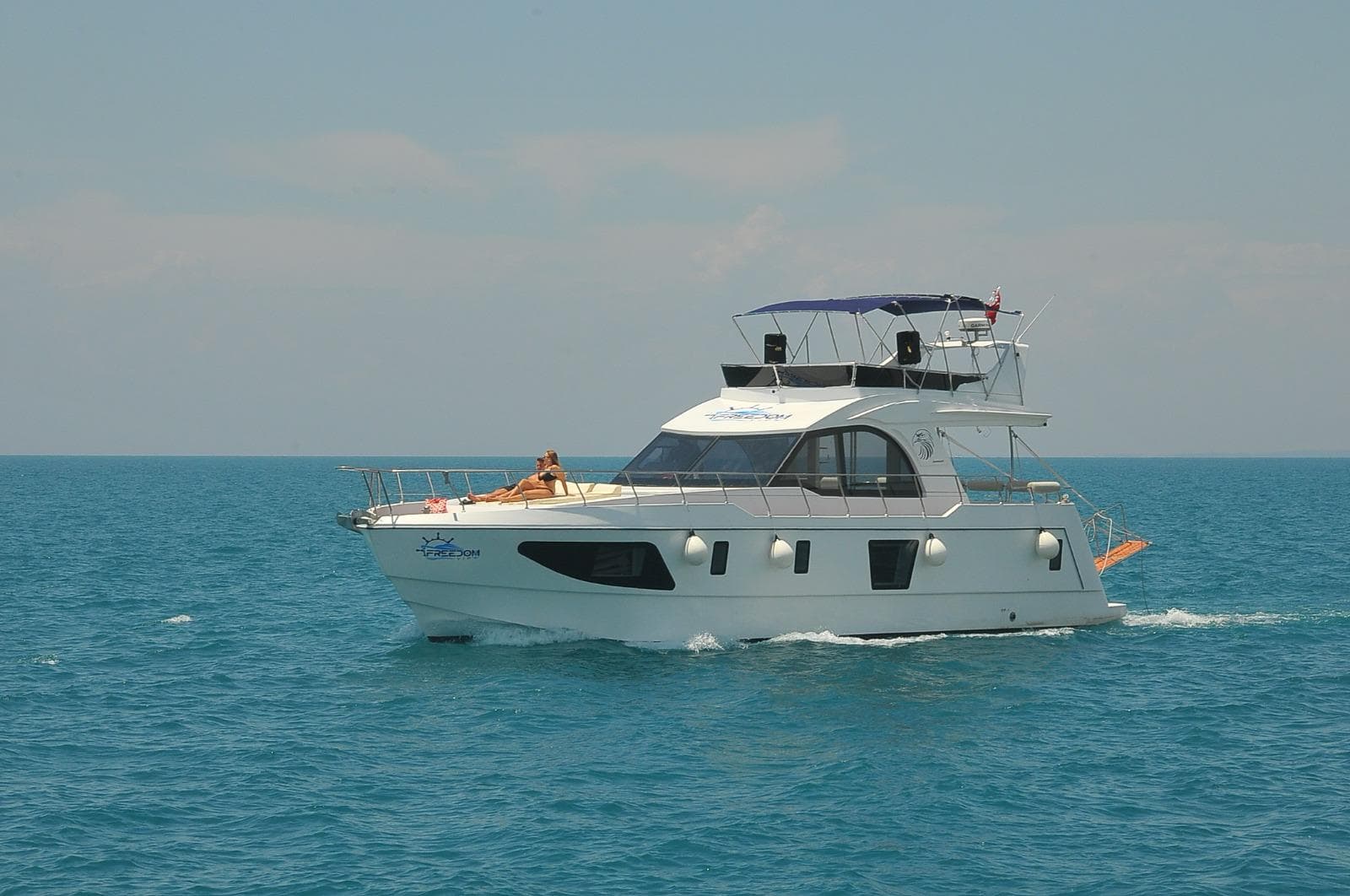 Side Yacht Charter Gallery - Freedom