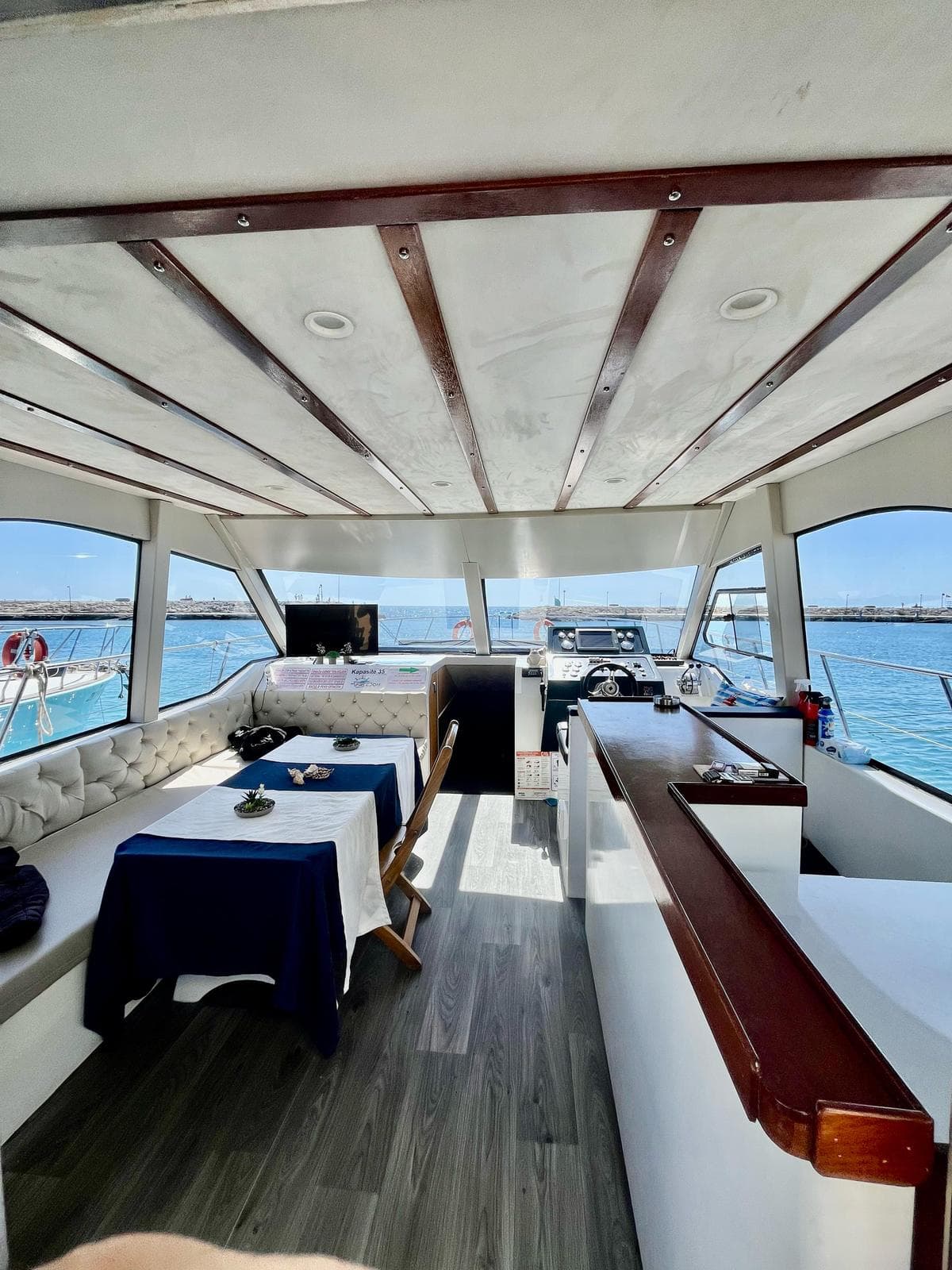 Side Yacht Charter Gallery - Freedom
