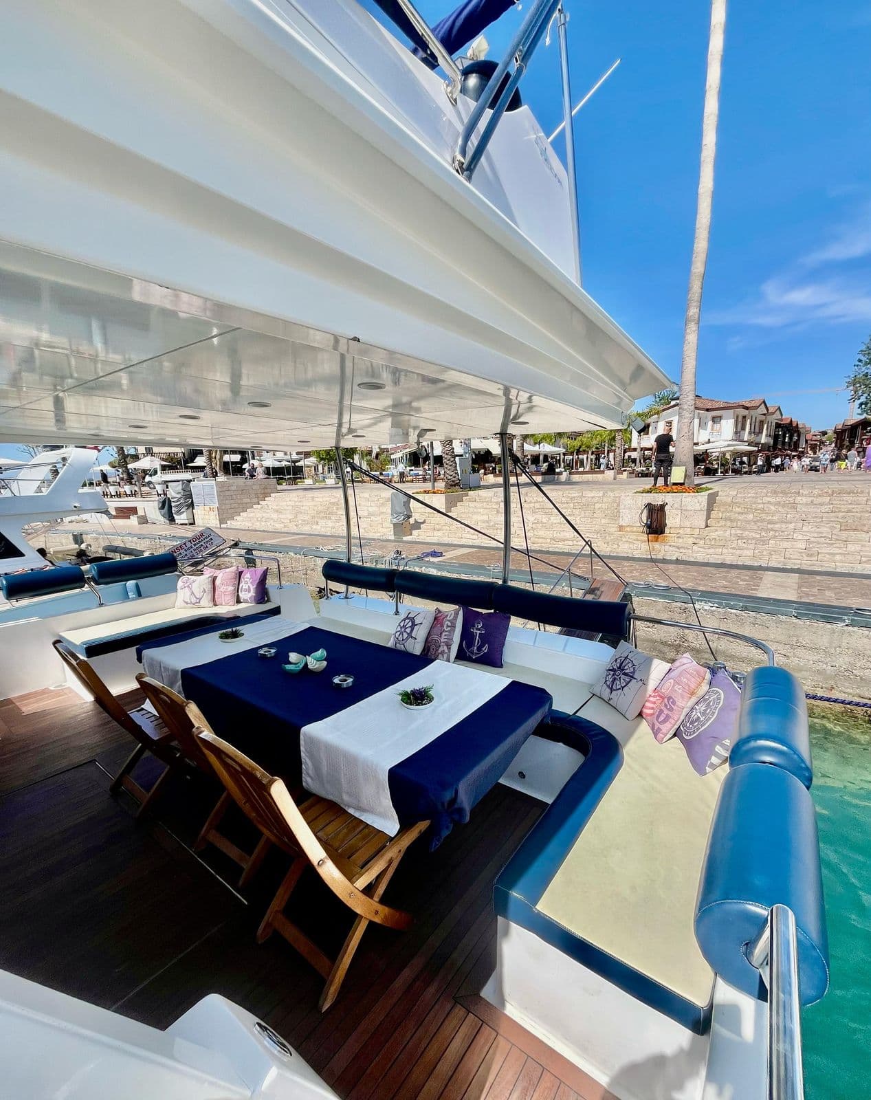 Side Yacht Charter Gallery - Freedom