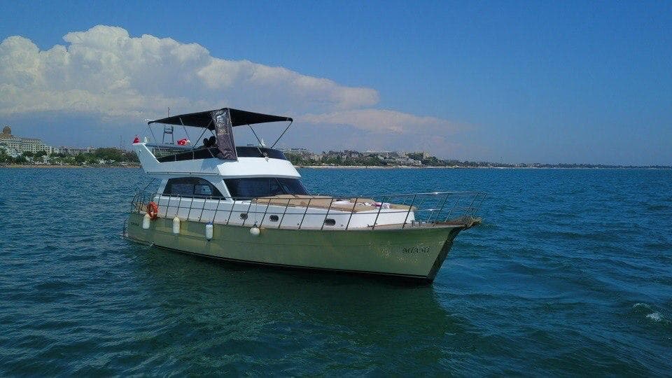 Side Yacht Charter Gallery - Mami Yacht