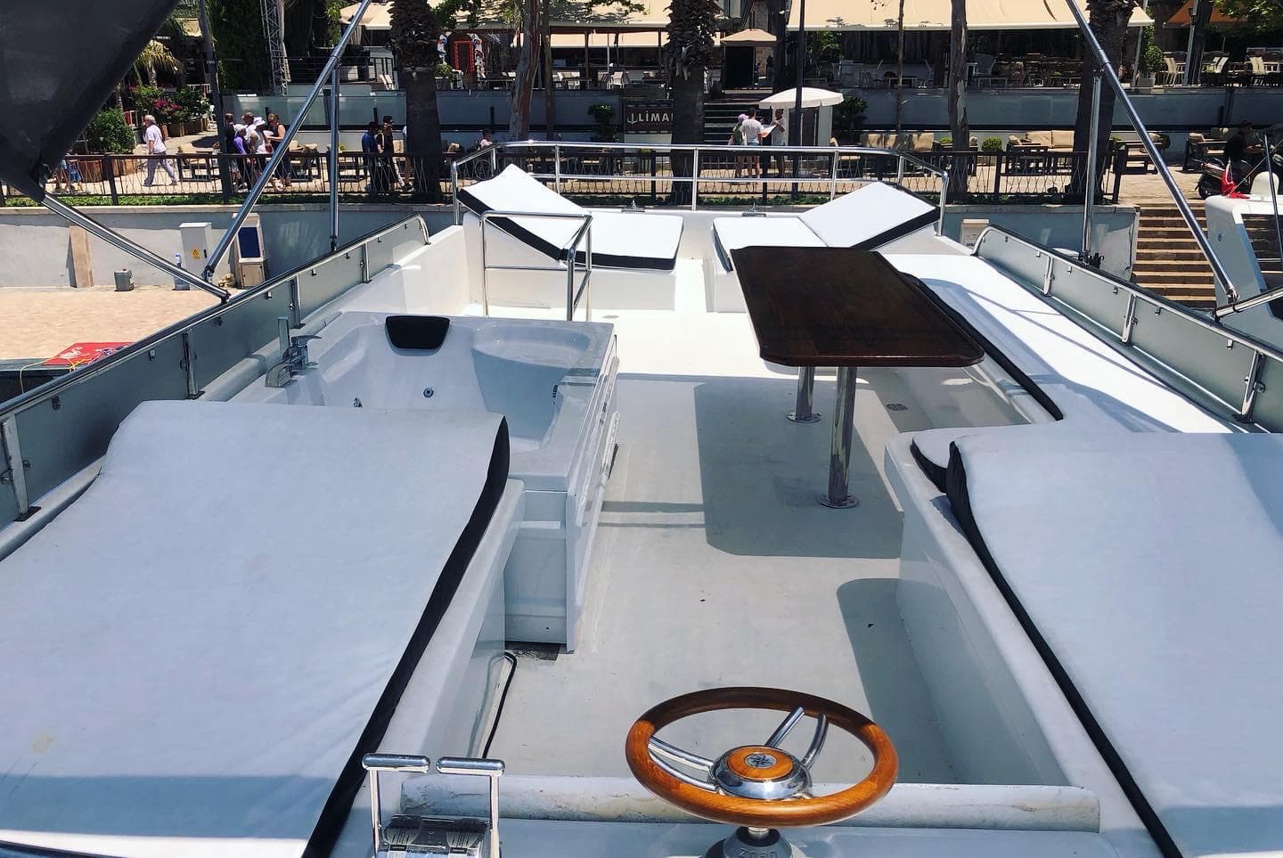 Side Yacht Charter Gallery - Mami Deluxe