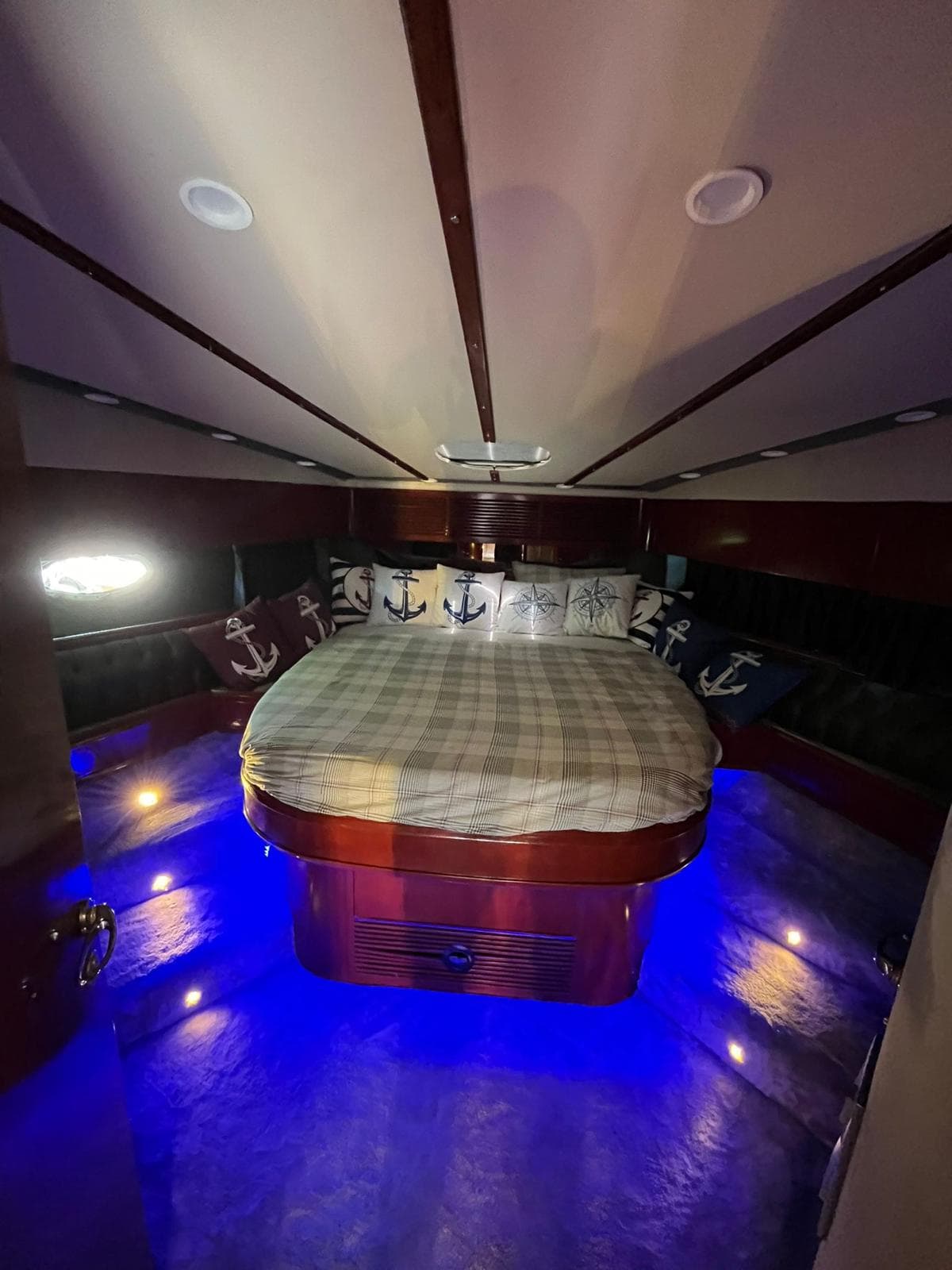 Side Yacht Charter Gallery - Moonlight Luxury